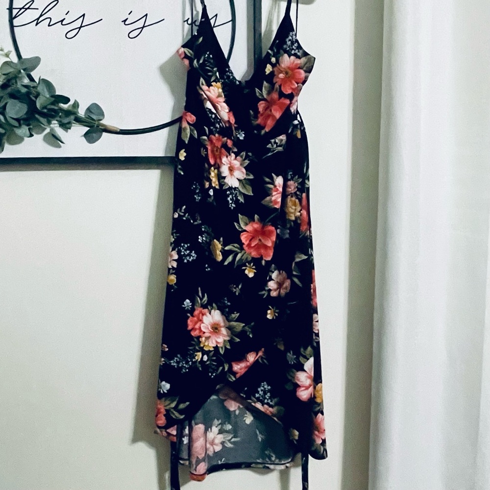 🎉3 / $9 DEAL 
Juniors IJOAH Black Floral Dress mini/midi